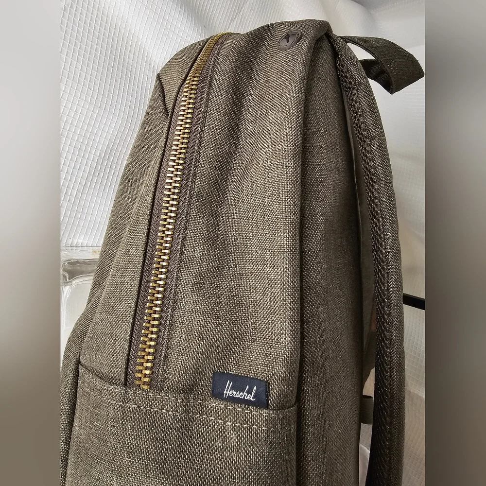 *NWOT* Herschel Supply Backpack